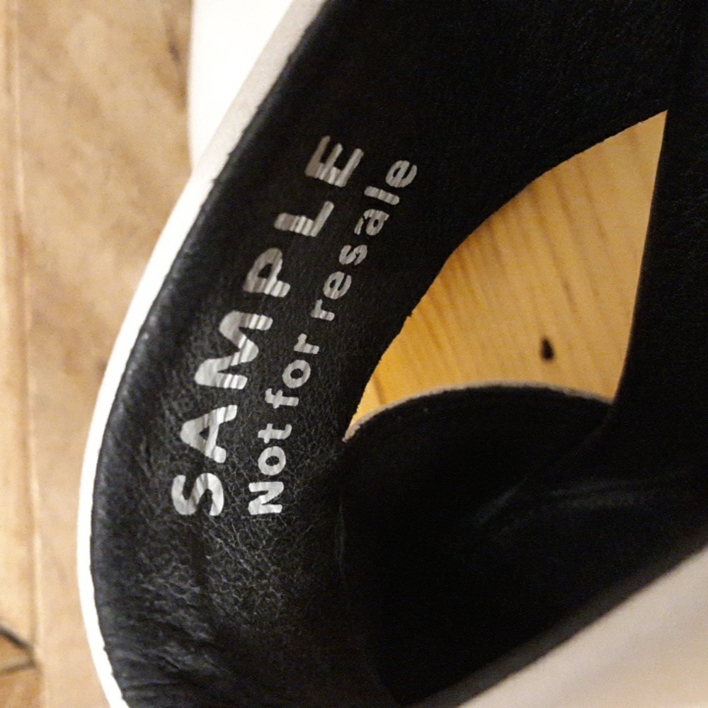 SOREL Cream Sueded Leather Black Heeled Clogs, GUC, SZ 7 - Picture 12 of 14